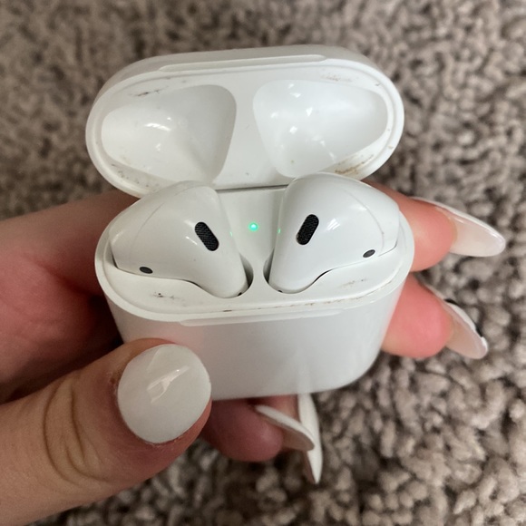 apple airpods - Picture 3 of 6